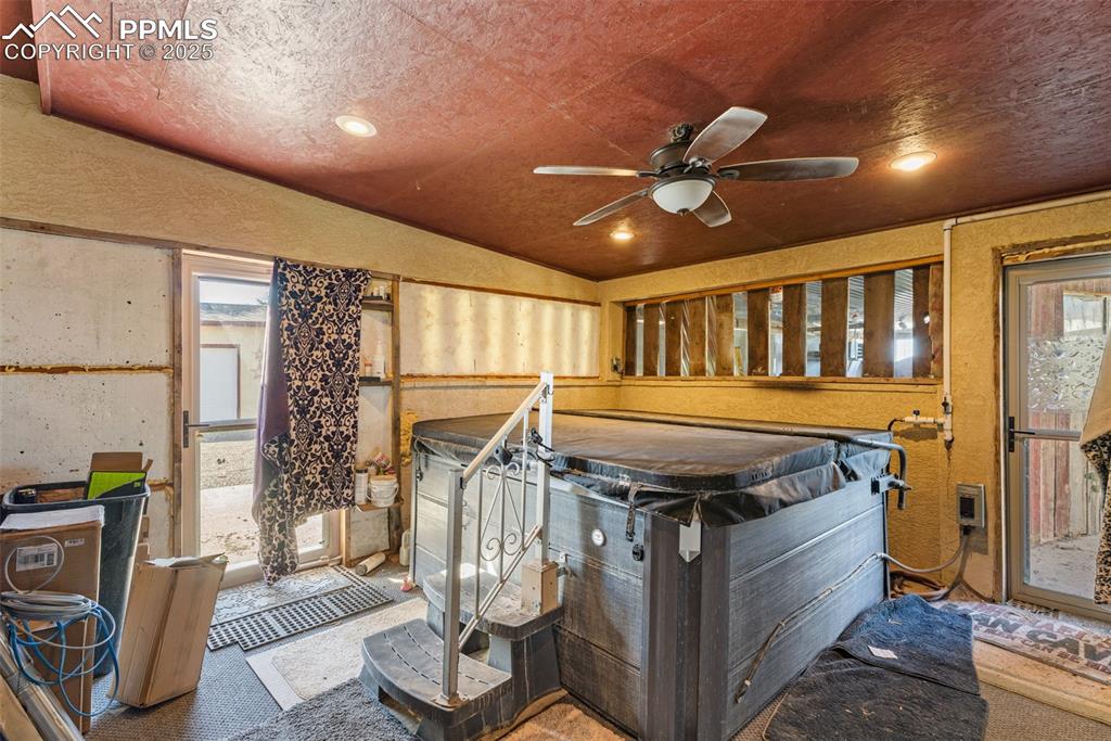 Image 19 of 22: Relaxing Spa room