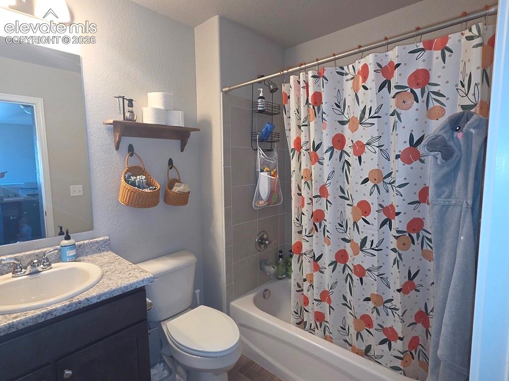Image 14 of 19: Bathroom
