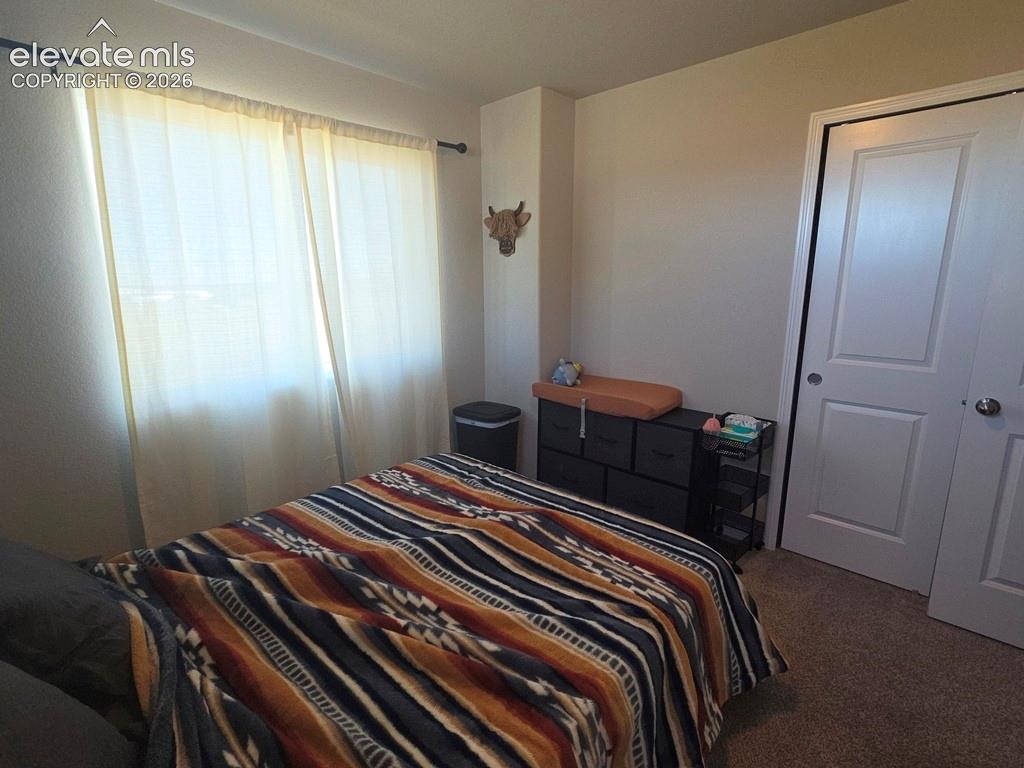 Image 16 of 19: Bedroom