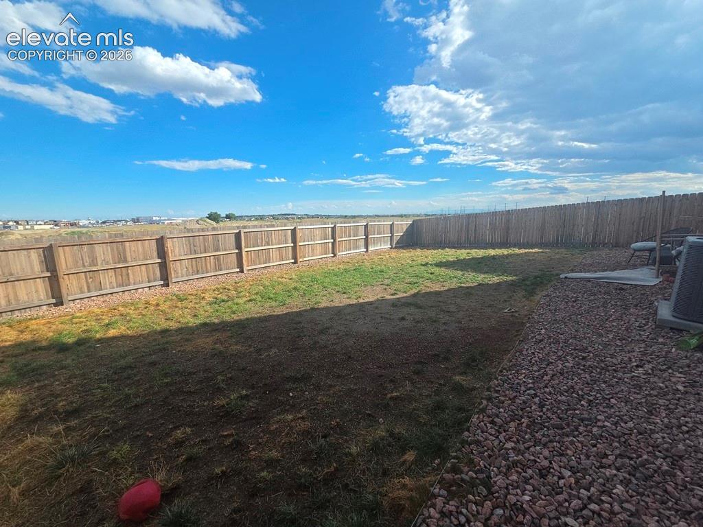 Image 2 of 19: Yard