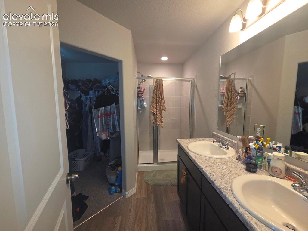 Image 9 of 19: Bathroom
