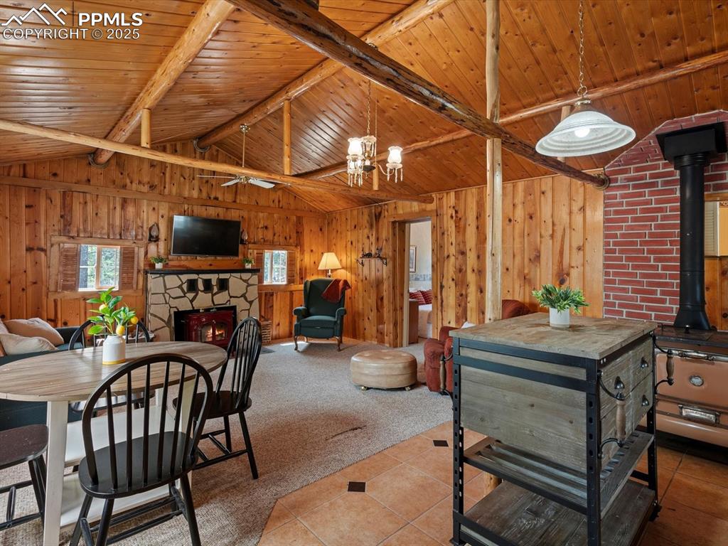 Image 20 of 47: Dining Area