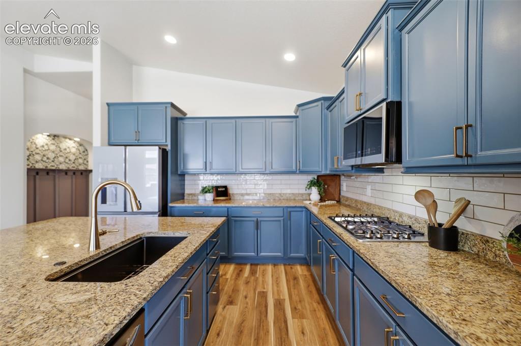 Image 13 of 46: Kitchen