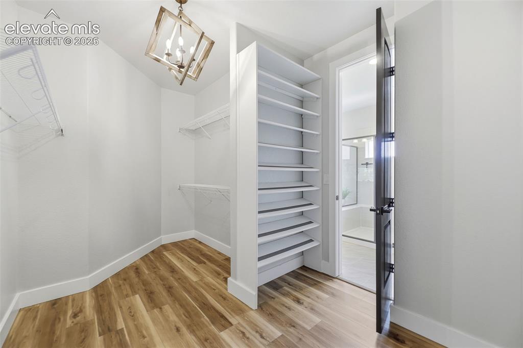 Image 19 of 46: Closet