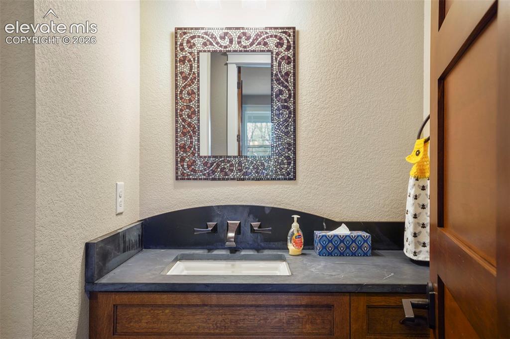 Image 17 of 45: Bathroom