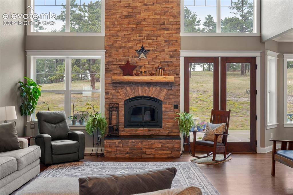 Image 9 of 45: Living Room