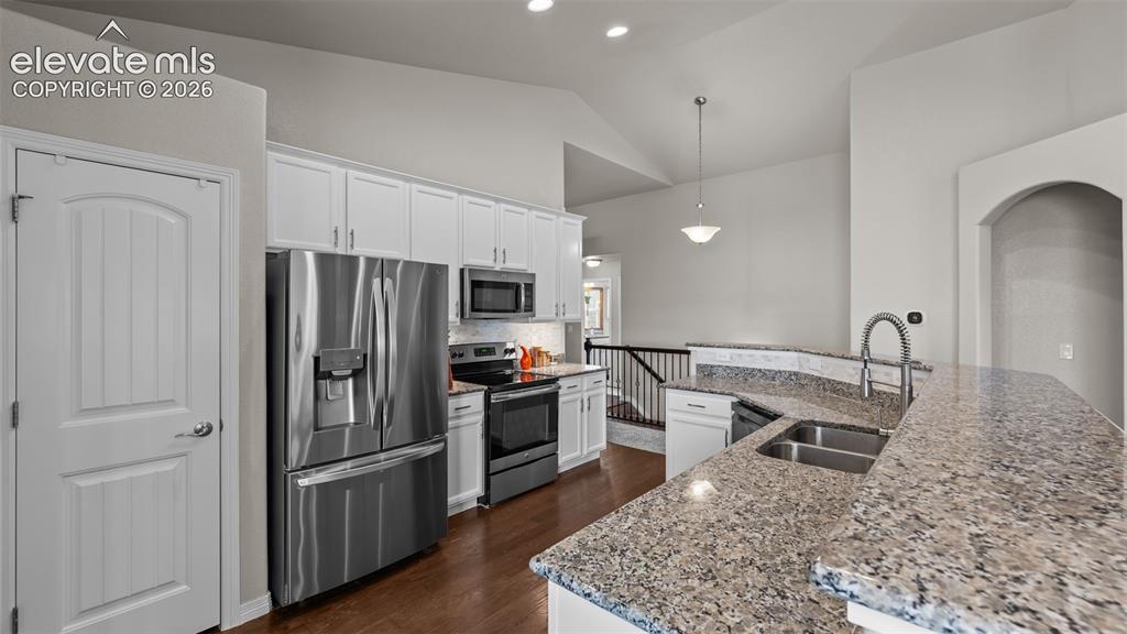 Image 10 of 45: Kitchen