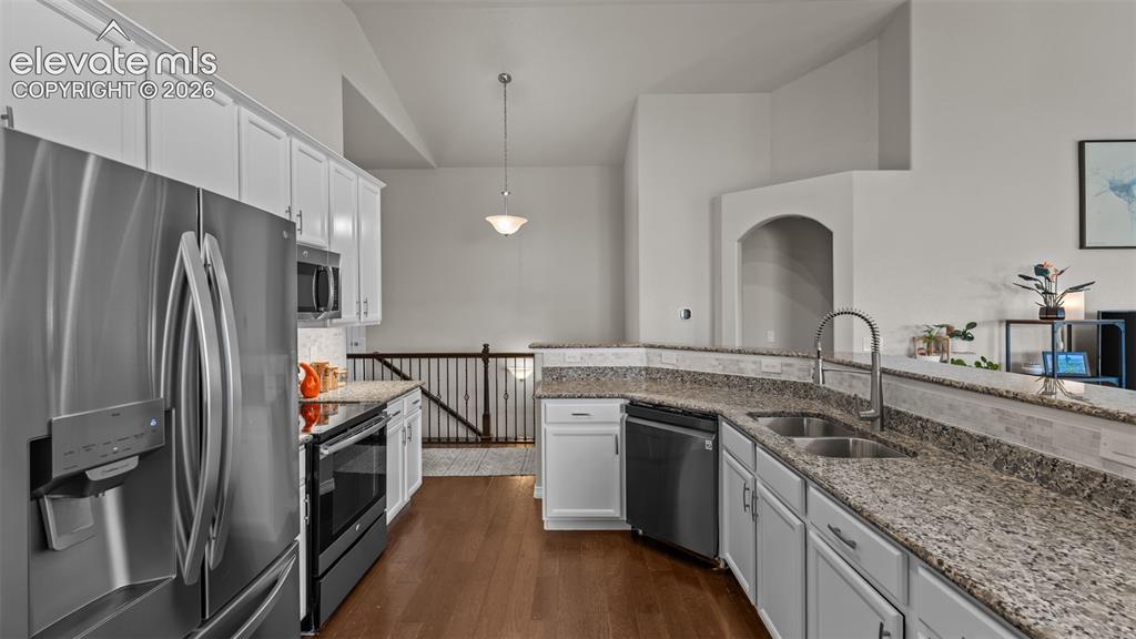 Image 11 of 45: Kitchen