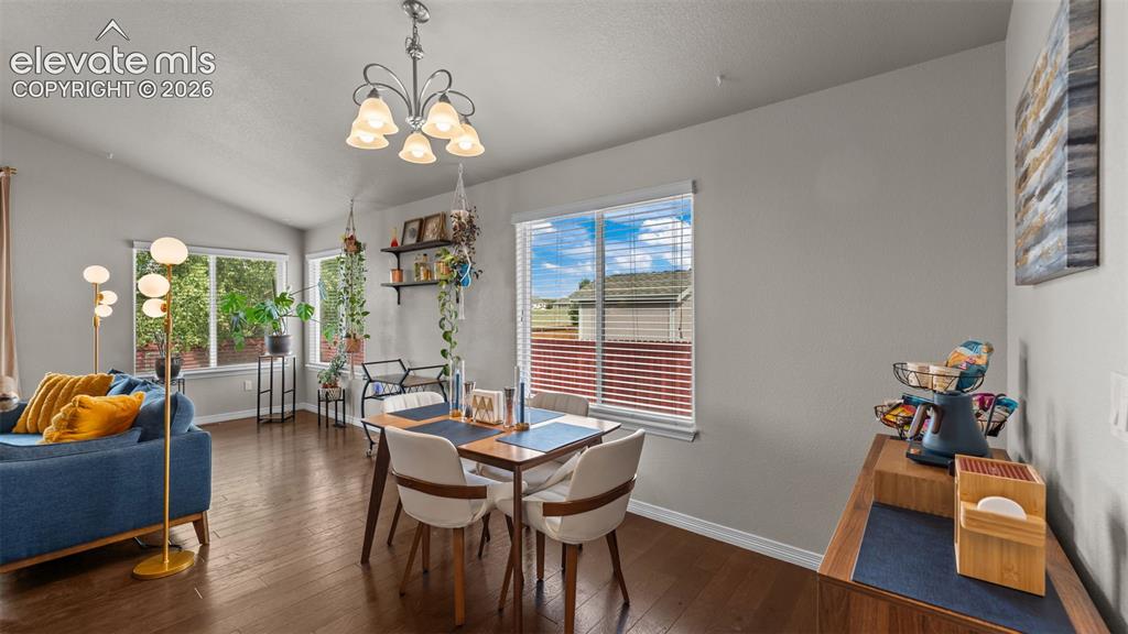 Image 12 of 45: Dining Area