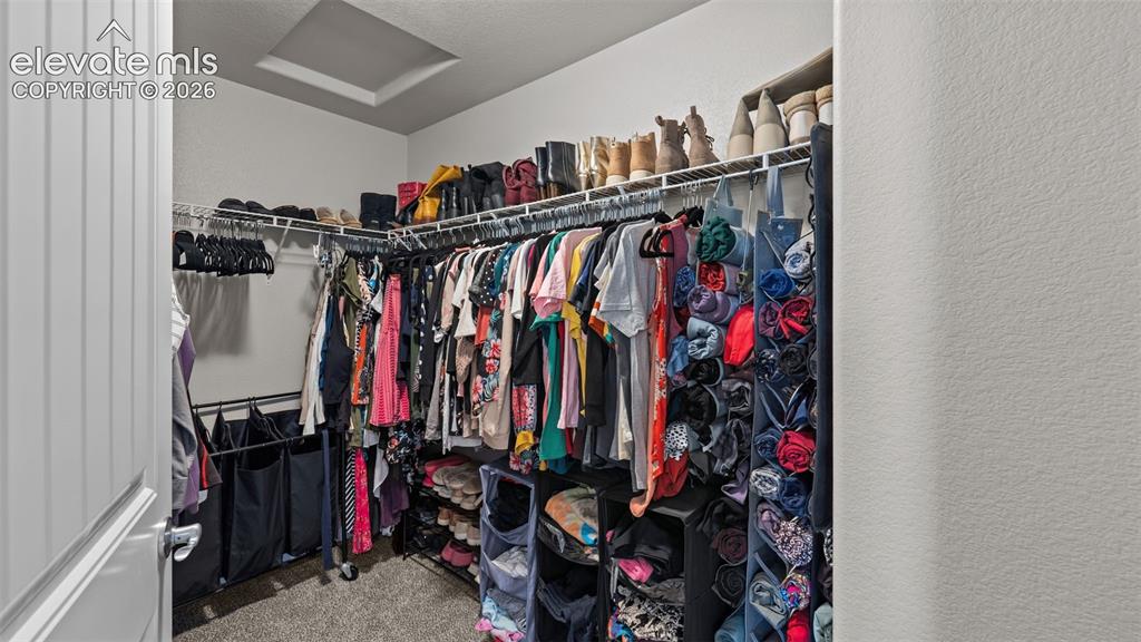 Image 26 of 45: Walk-In Closets
