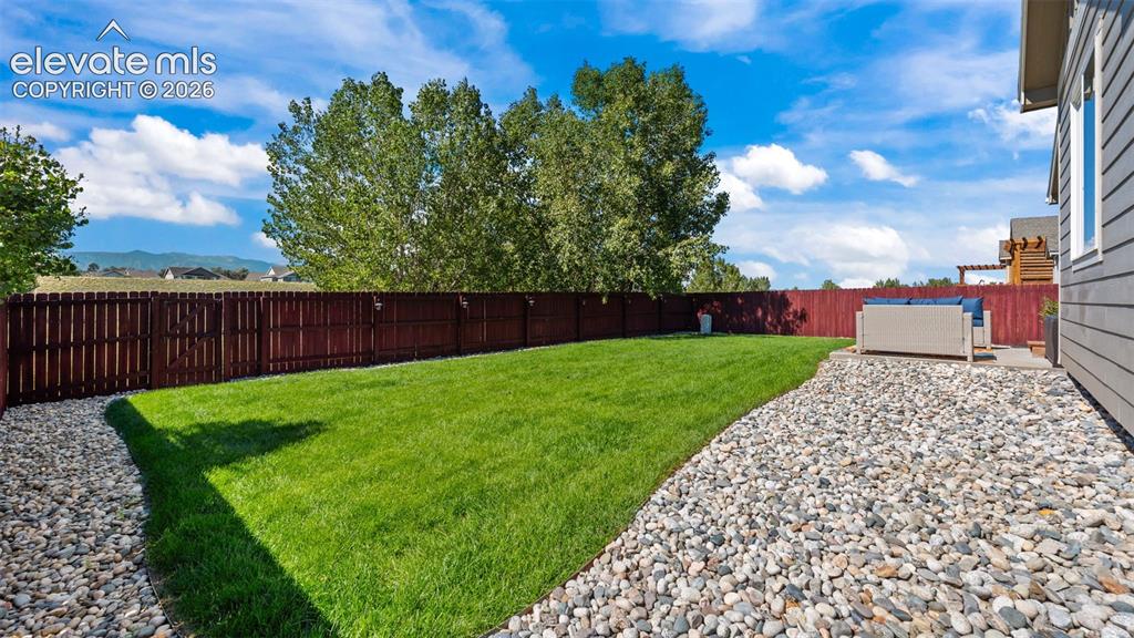 Image 41 of 45: Yard