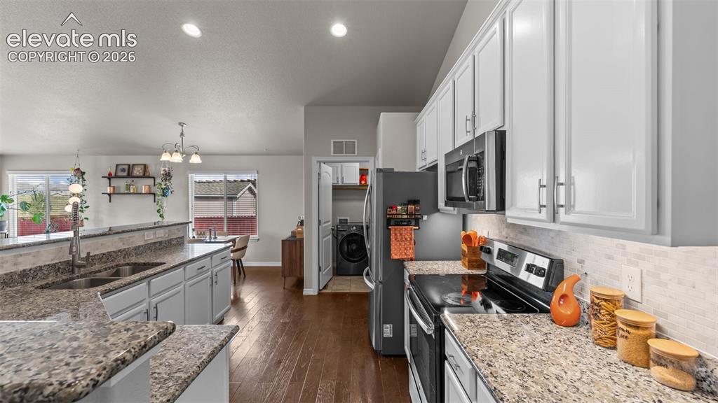 Image 9 of 45: Kitchen