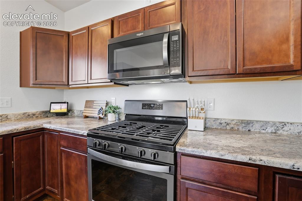 Image 19 of 50: Kitchen