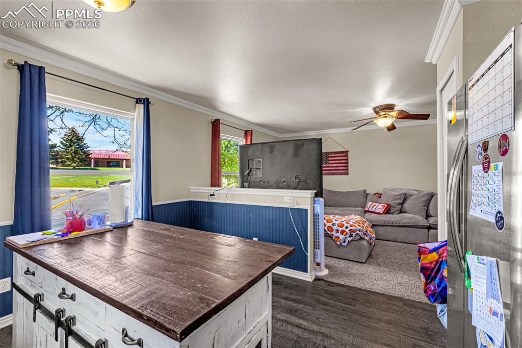 Image 11 of 38: Kitchen