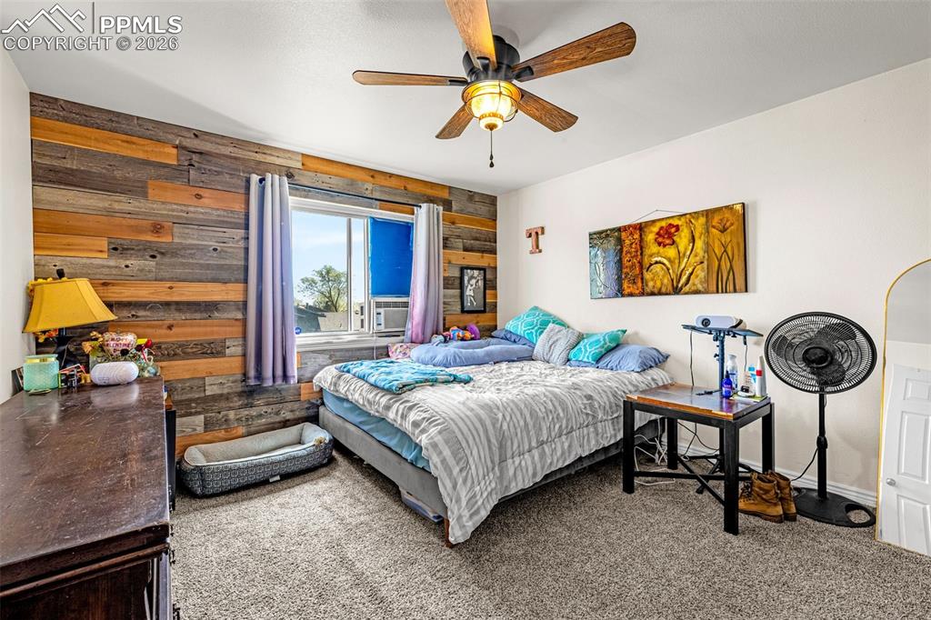 Image 15 of 38: Bedroom