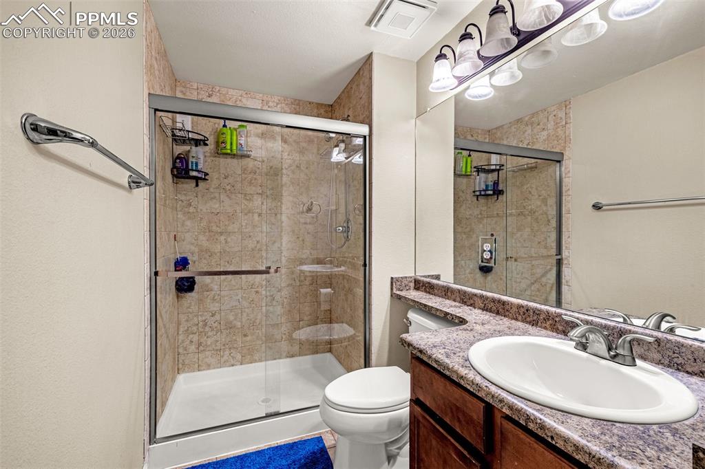 Image 20 of 38: Bathroom