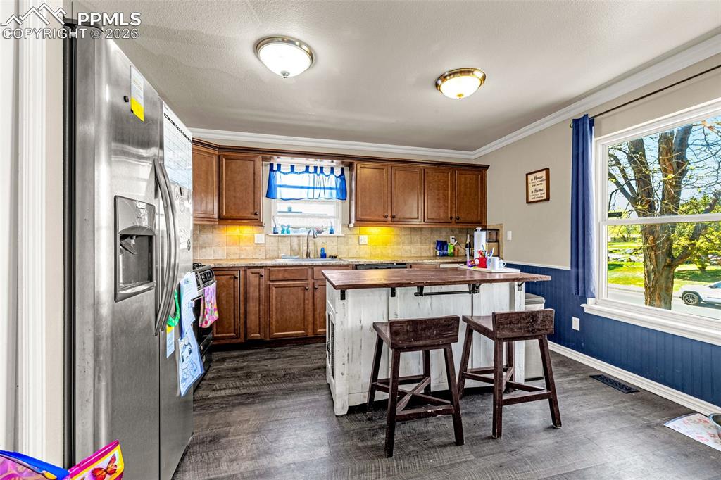 Image 5 of 38: Kitchen