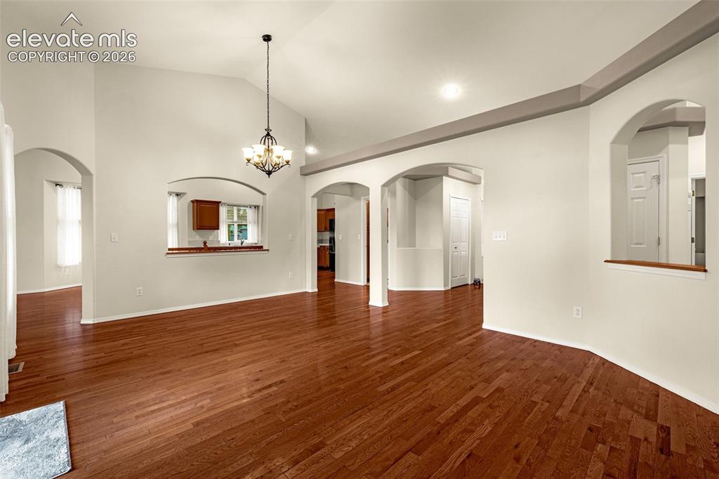 Image 6 of 50: Living Room