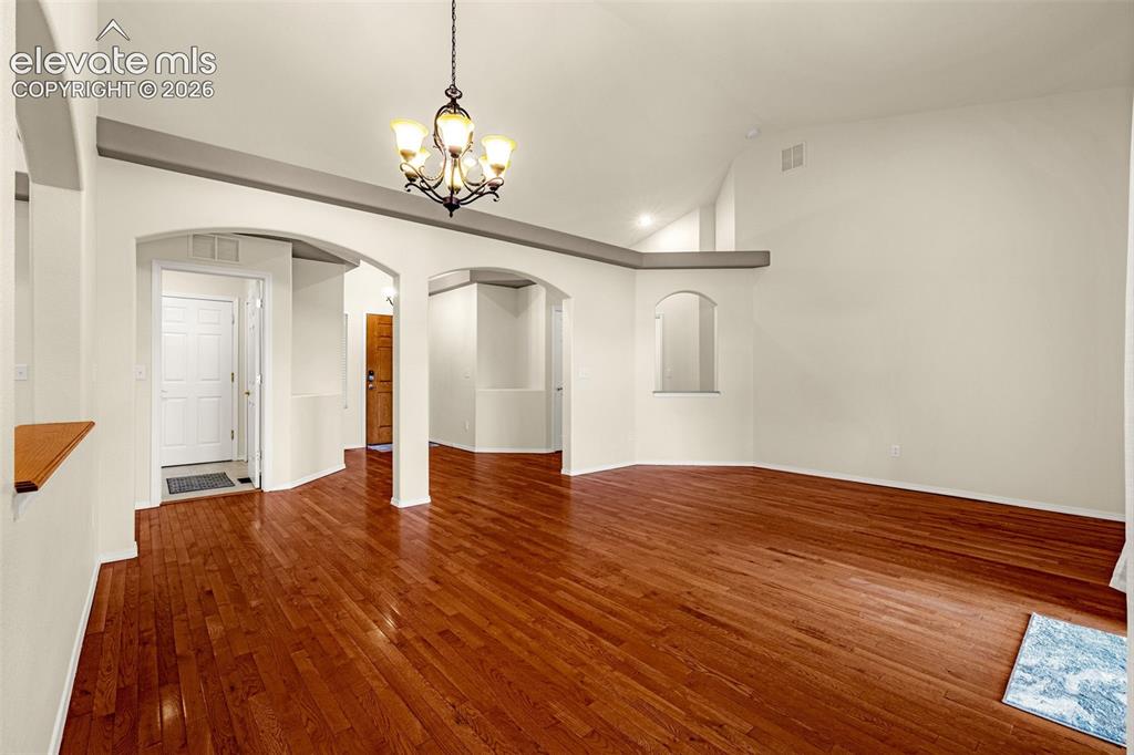 Image 8 of 50: Dining Room