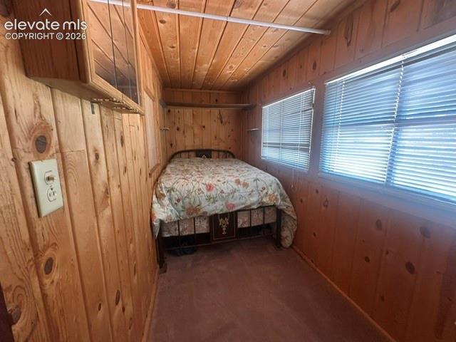 Image 12 of 21: Bedroom