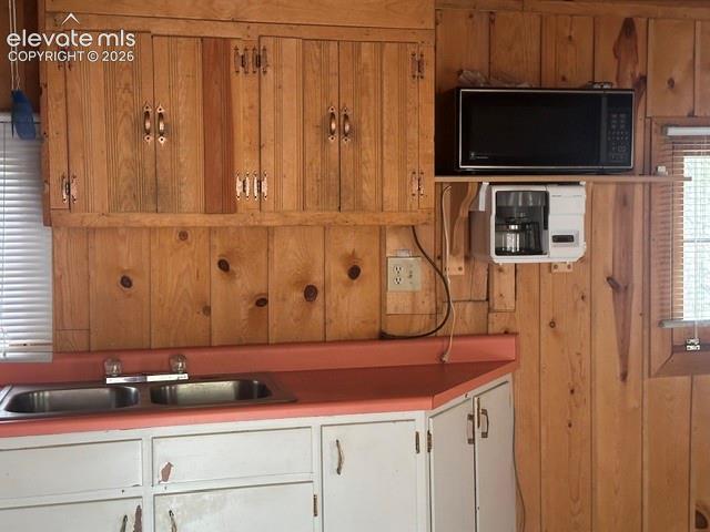 Image 9 of 21: Kitchen