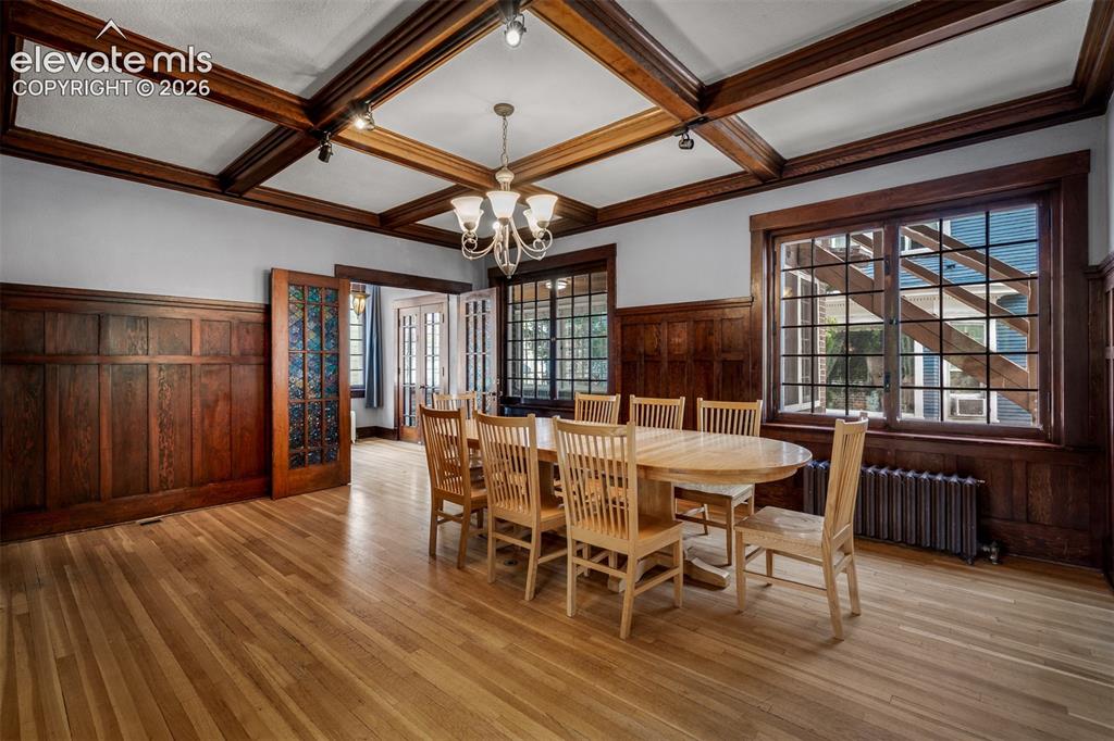 Image 9 of 50: Dining Area