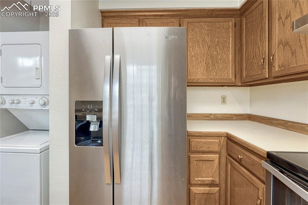 Image 11 of 28: ...refrigerator and washer/dryer unit included.