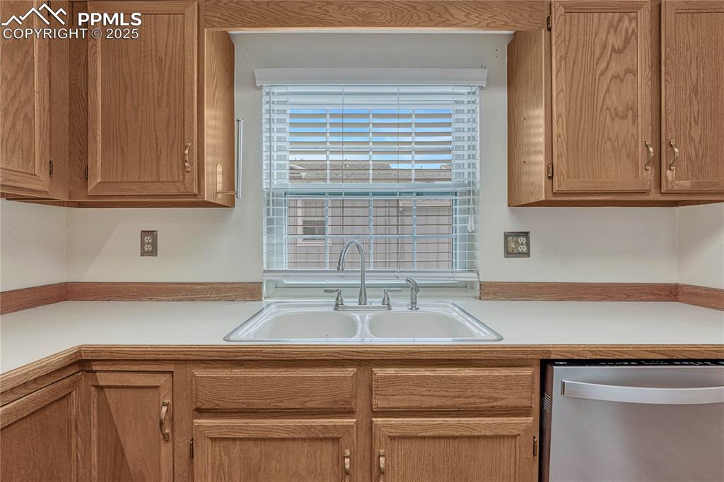 Image 12 of 28: Kitchen