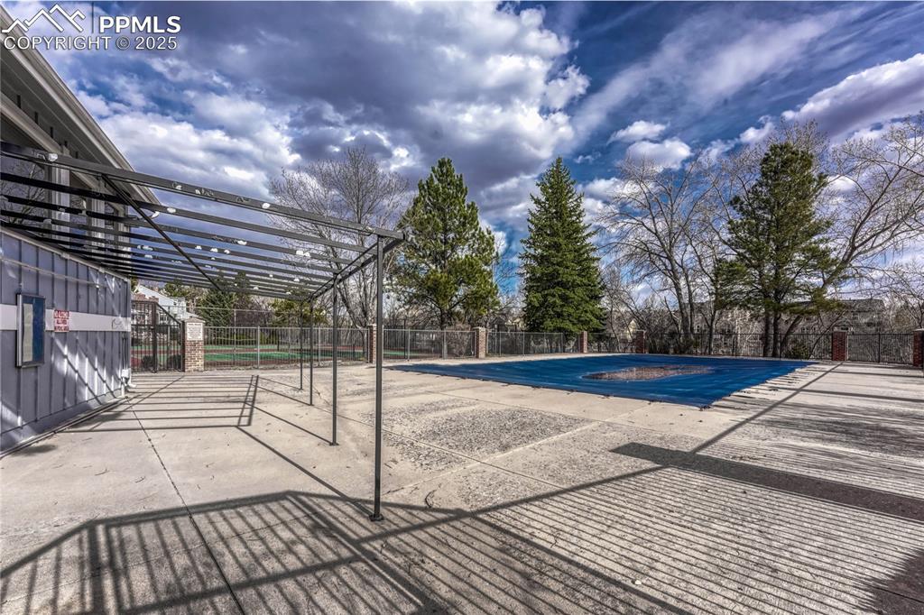 Image 28 of 28: ...and a pool.