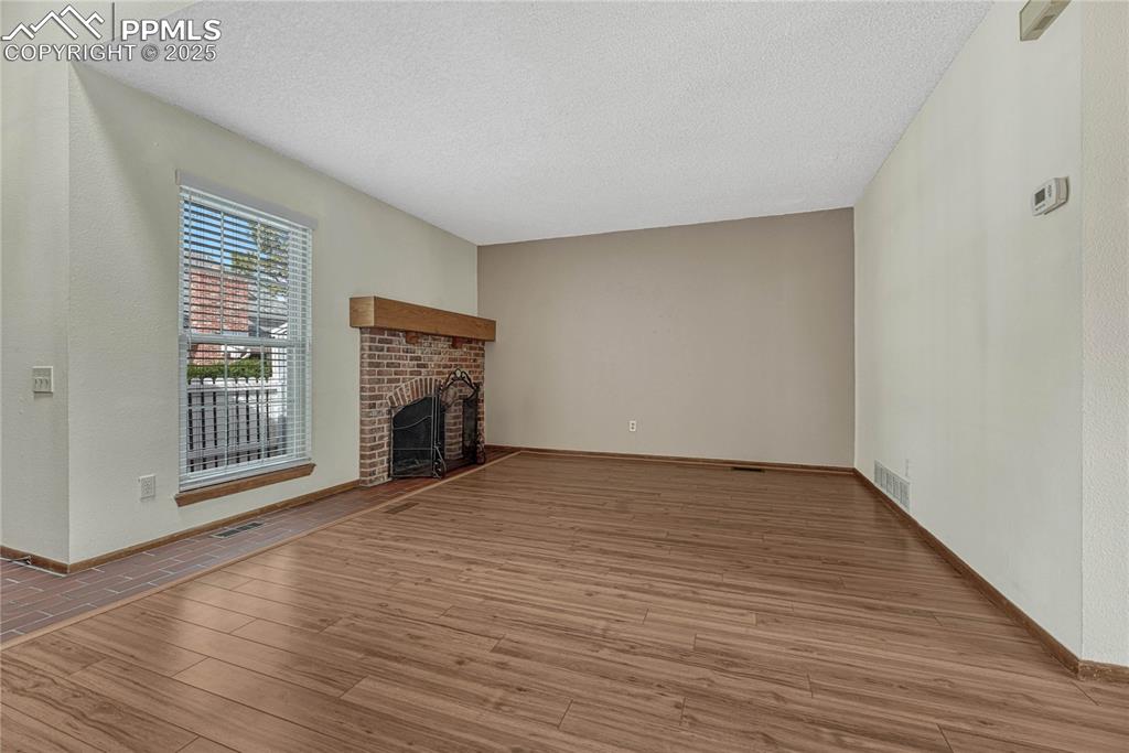 Image 7 of 28: Living Room