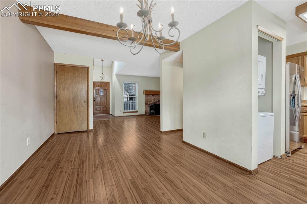 Image 9 of 28: Dining area.