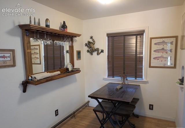 Image 4 of 14: Dining Area