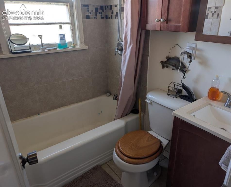 Image 5 of 14: Bathroom