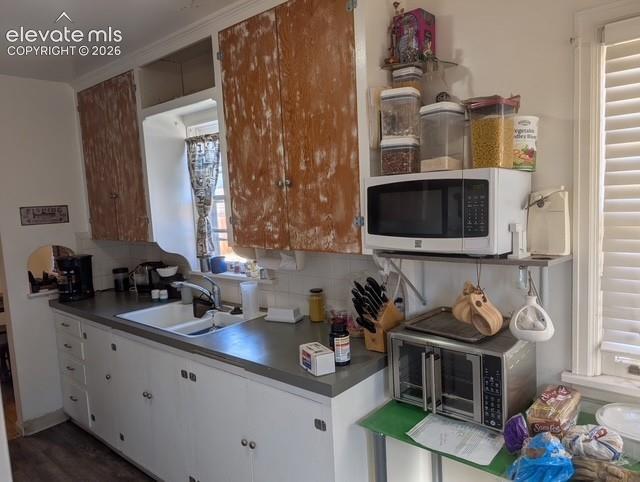 Image 9 of 14: Kitchen