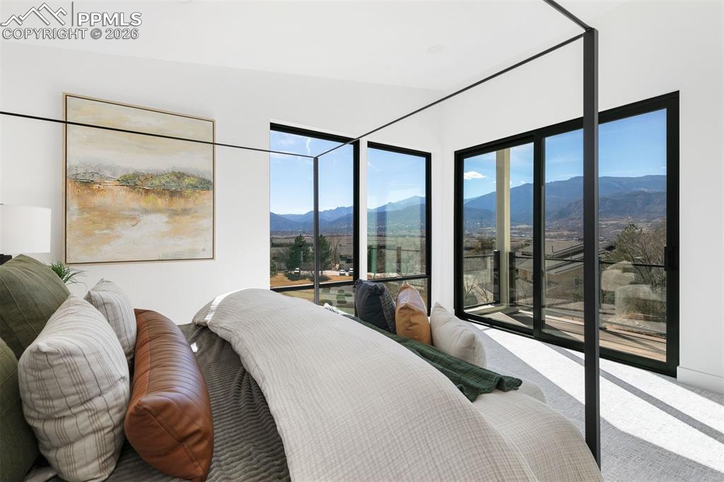 Image 26 of 40: Bedroom