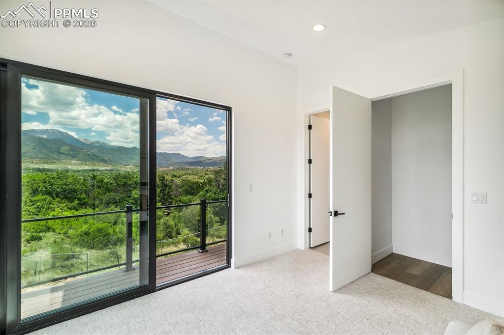 Image 29 of 40: Bedroom