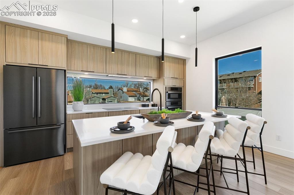 Image 4 of 40: Kitchen