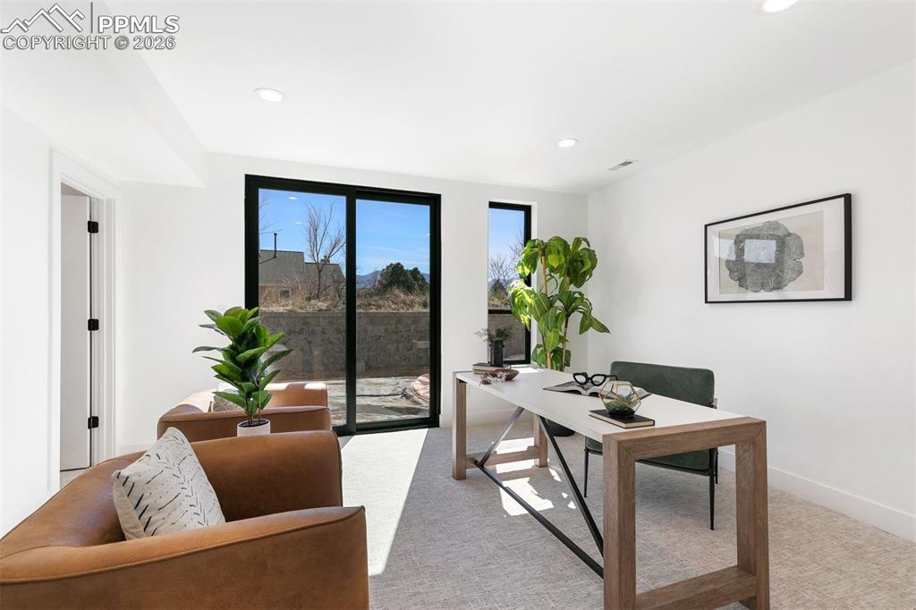 Image 9 of 40: Office