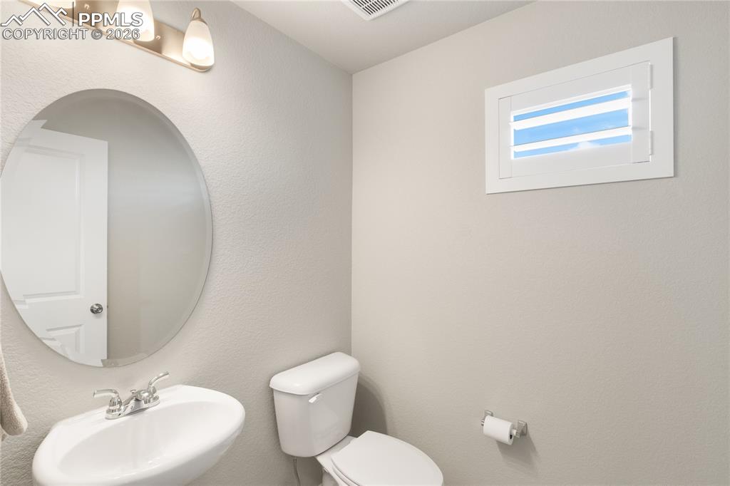 Image 10 of 39: Bathroom