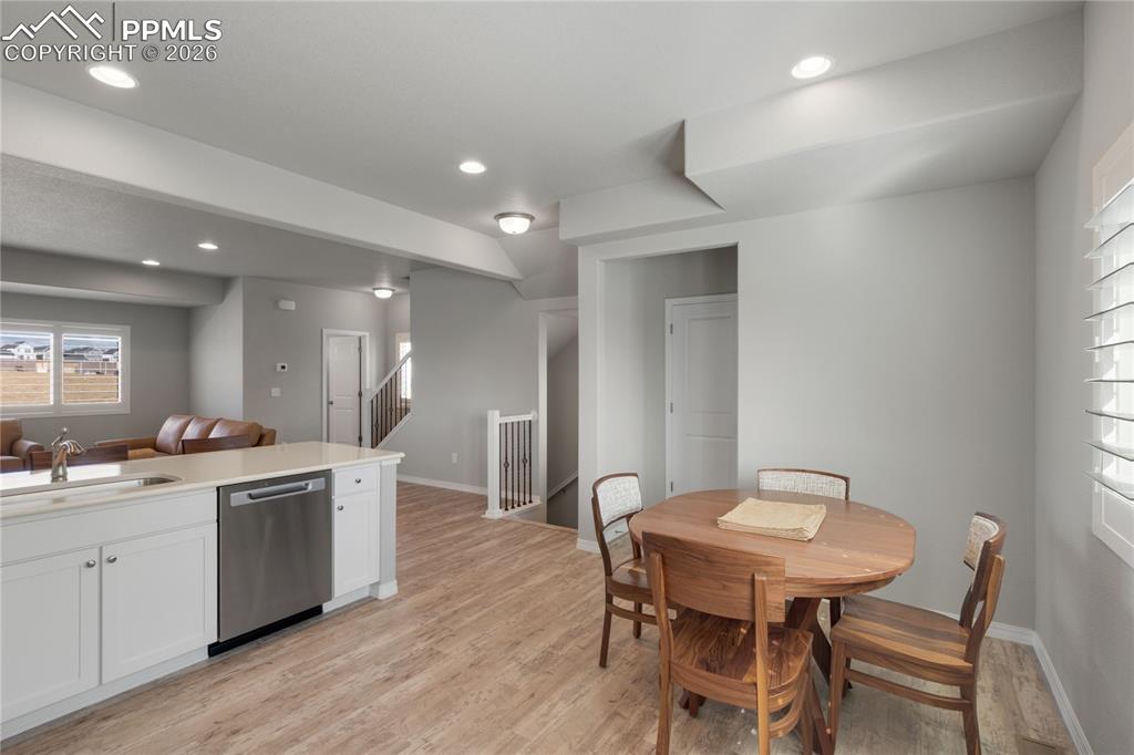 Image 13 of 39: Dining Area