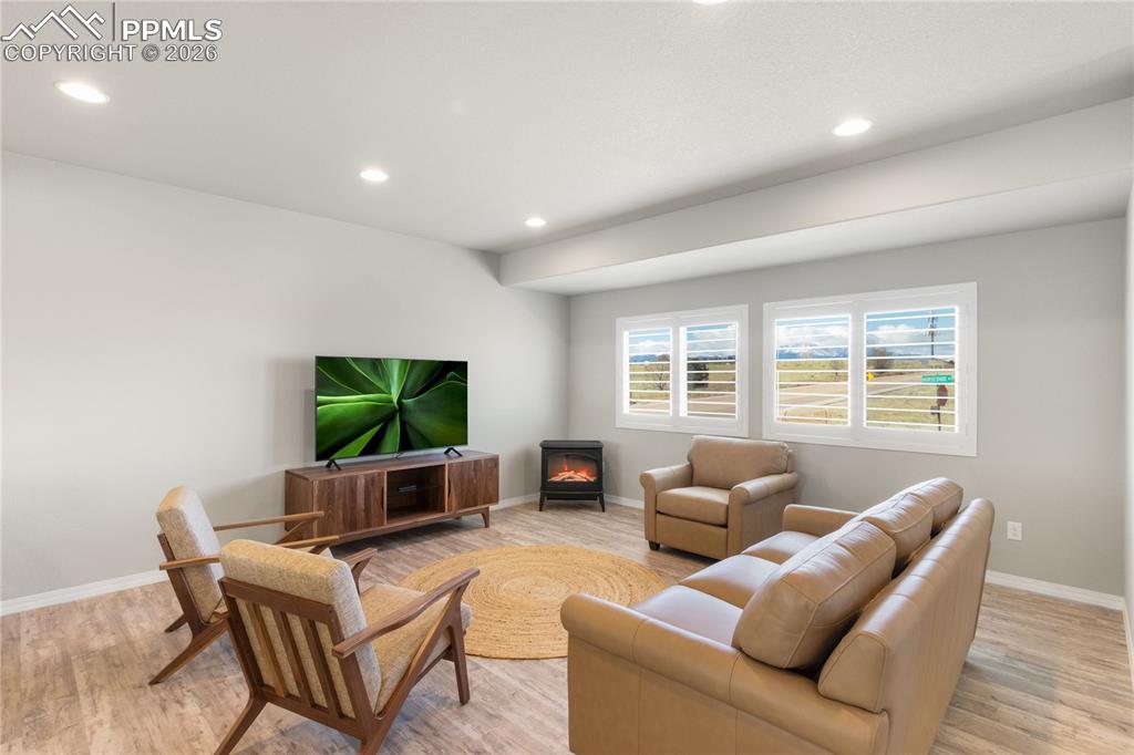 Image 15 of 39: Family Room