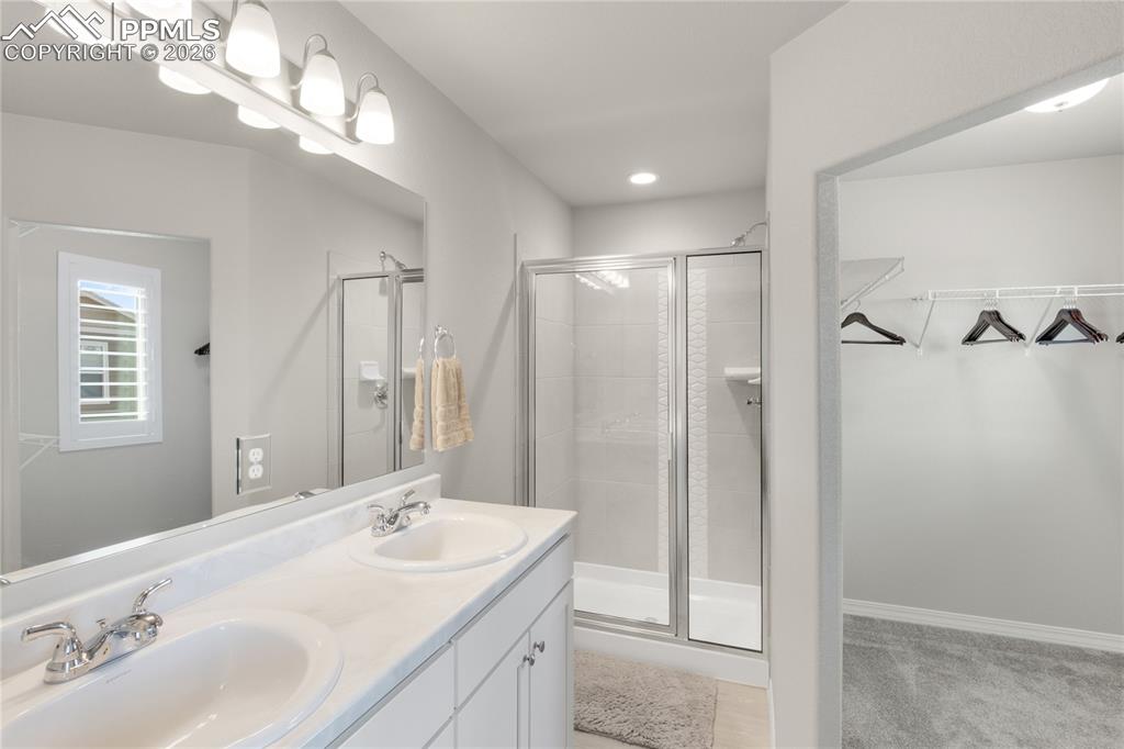 Image 24 of 39: Bathroom