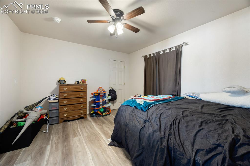 Image 15 of 34: Bedroom