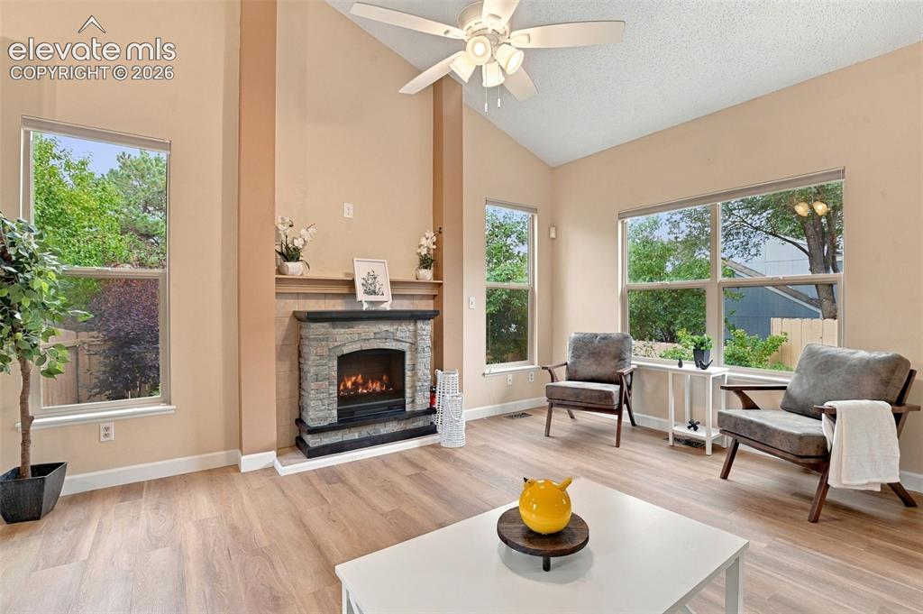 Image 11 of 50: Sitting Room