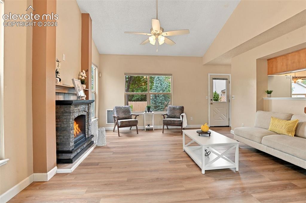 Image 6 of 50: Living Room