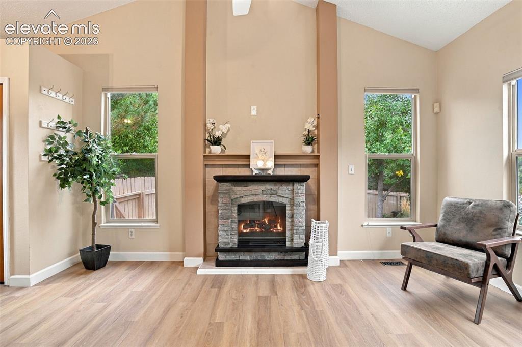 Image 9 of 50: Sitting Room