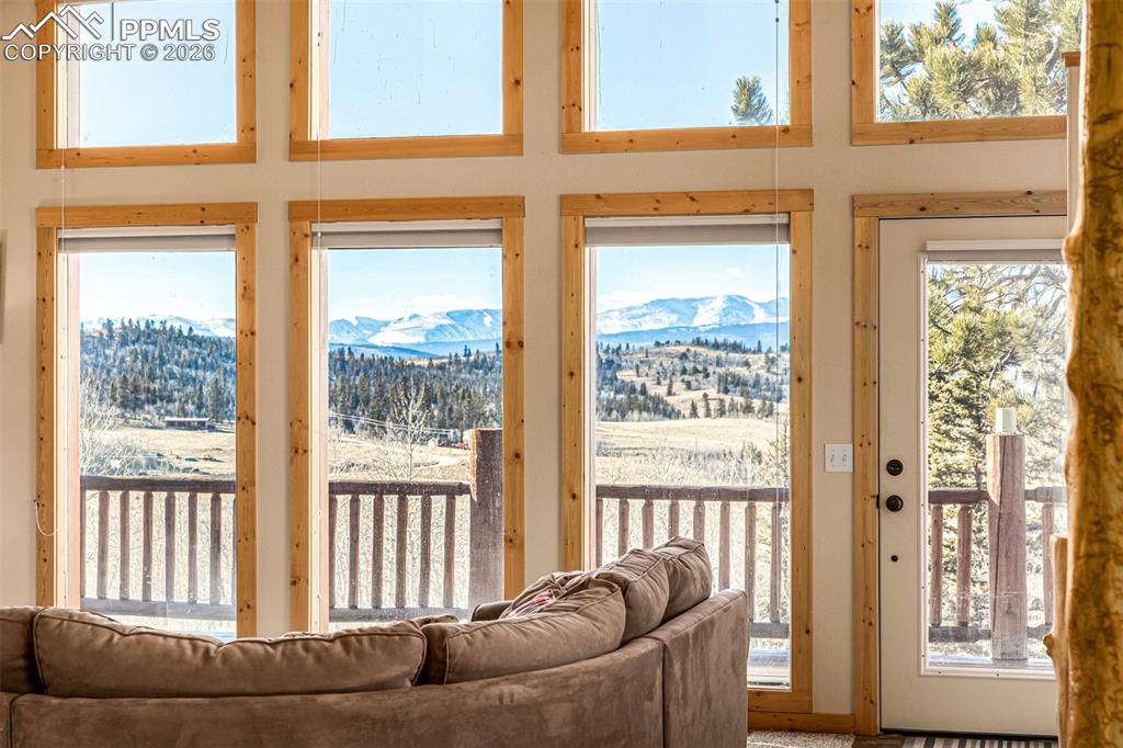 Image 14 of 50: Living Room