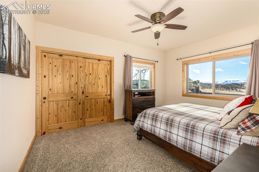 Image 23 of 50: Bedroom