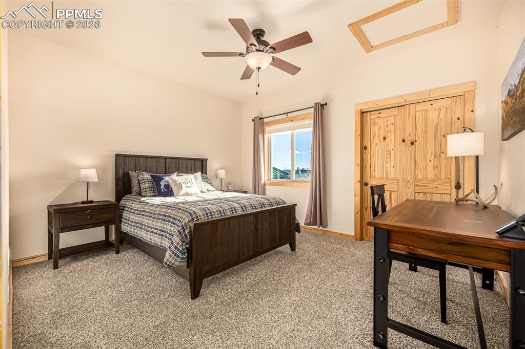 Image 27 of 50: Bedroom