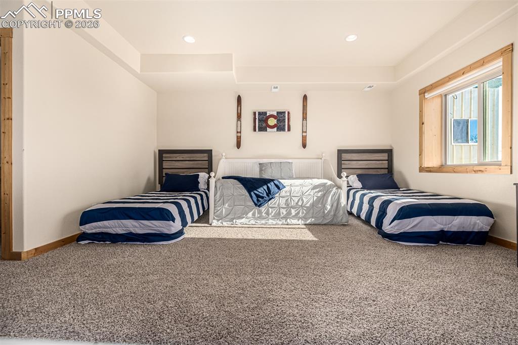 Image 39 of 50: Bedroom